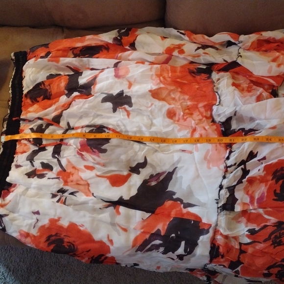 SOLD - LAST CHANCE: HOST PICK: NWOT - HIGH LOW RUFFLED FLORAL SUMMER SKIRT - Picture 7 of 9